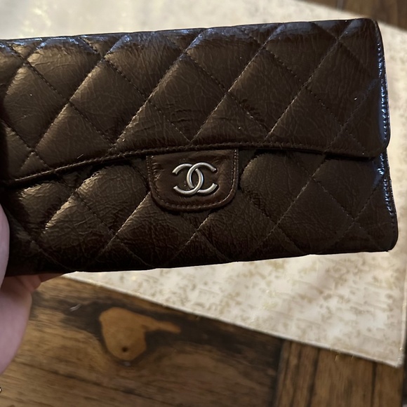 Chanel Brown Quilted Patent Wallet - Picture 3 of 12